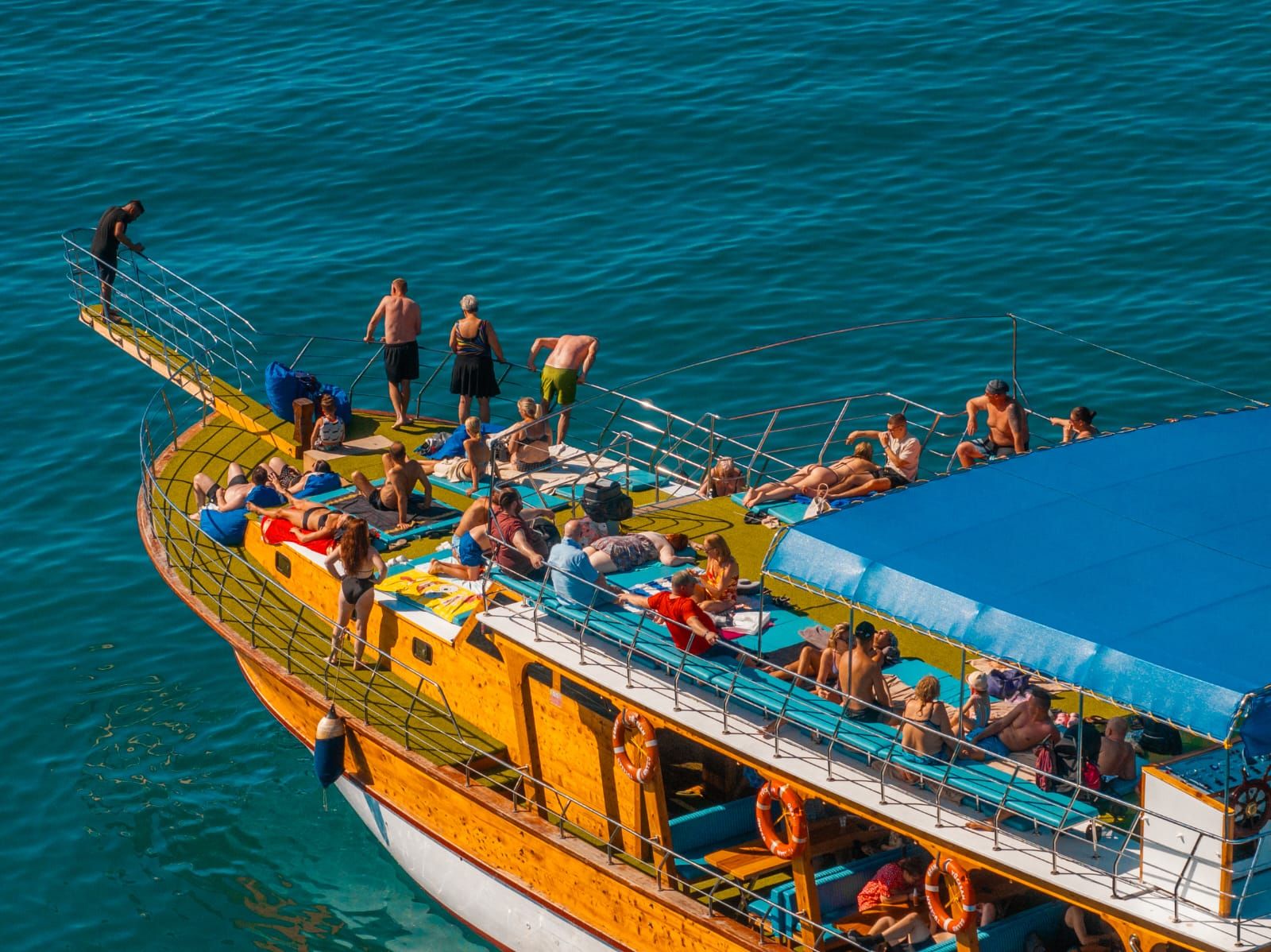 Alanya Relaxing Family Boat Tour Without Foam and Music