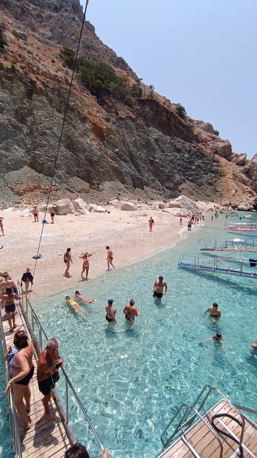 suluada people swimming